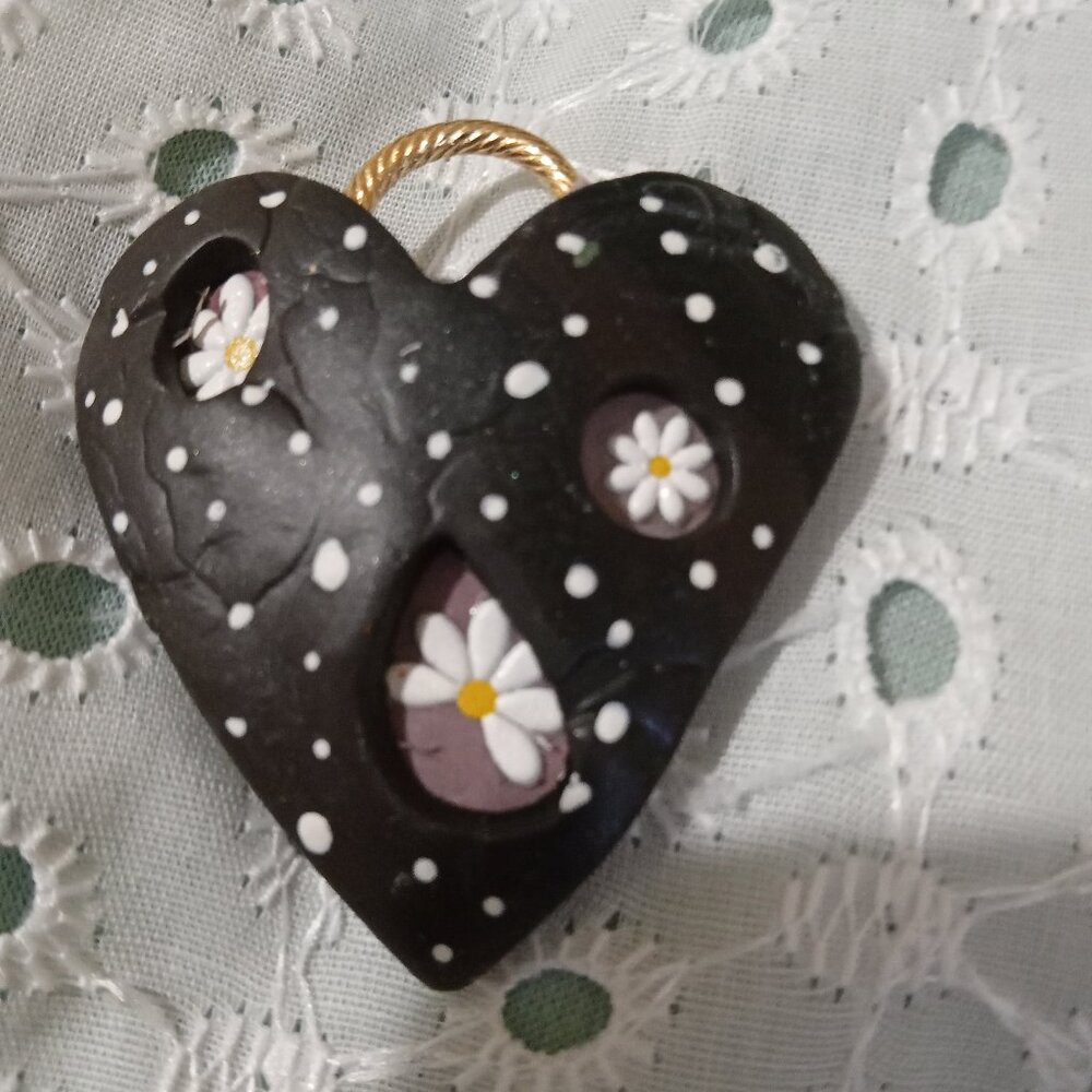 PEEK-A-BOO-HEART PENDANT"